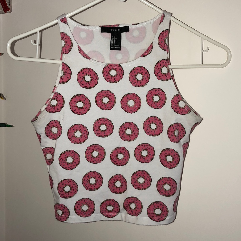 Forever 21 donut graphic on flattering crop top